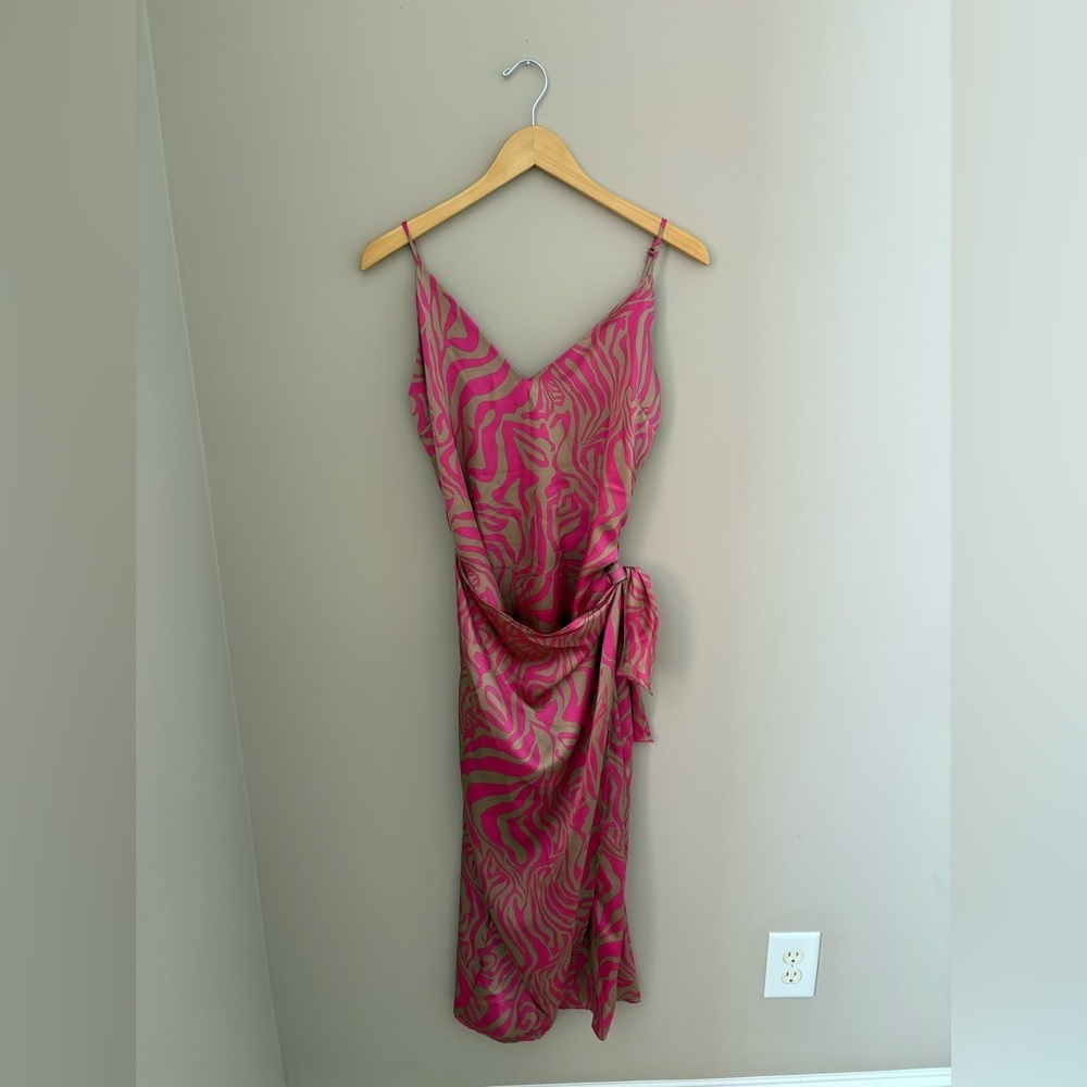 fab'rik Vibrant Pink and Tan Patterned Dress size M - Picture 2 of 5